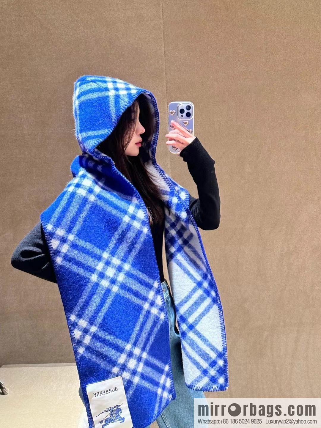 Burberry, the new wool scarf