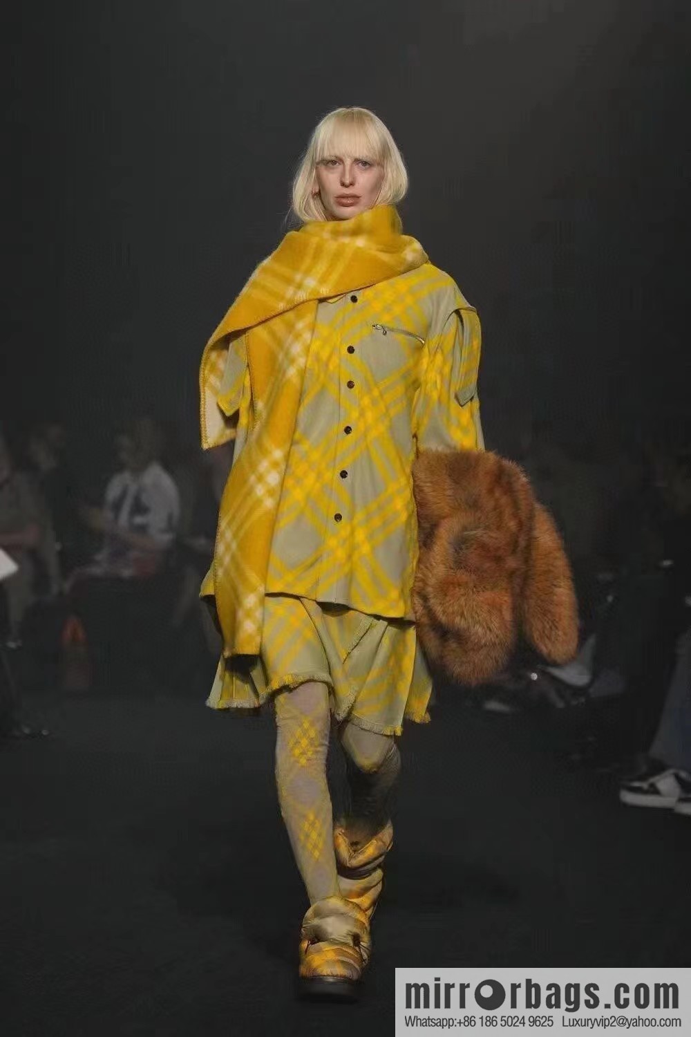 Burberry, the new wool scarf