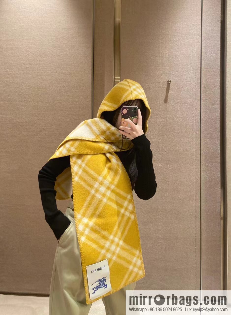 Burberry, the new wool scarf