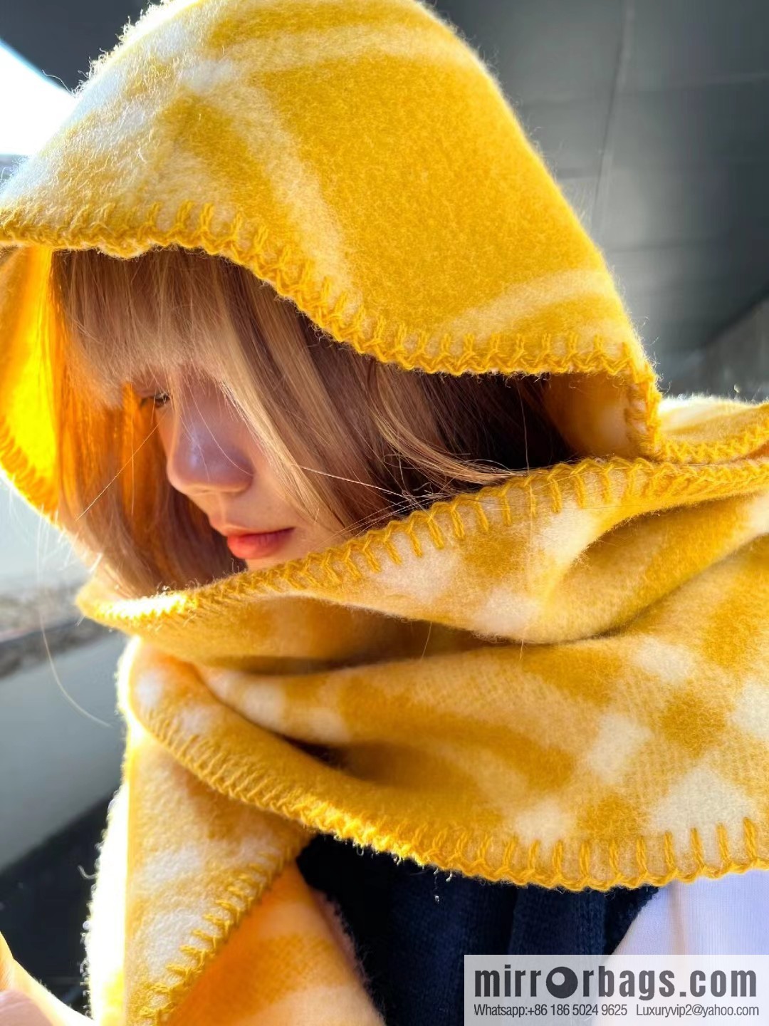 Burberry, the new wool scarf