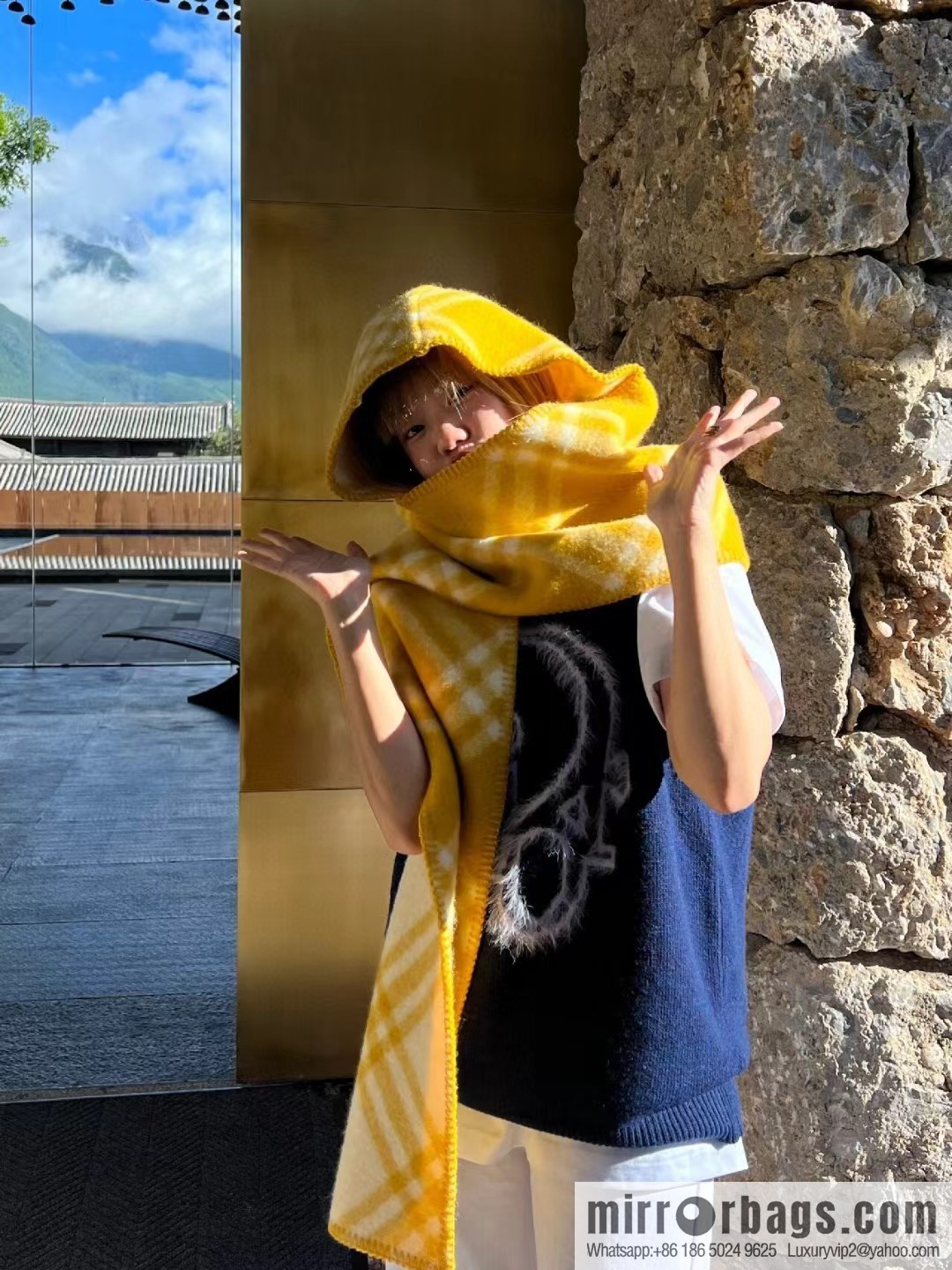 Burberry, the new wool scarf