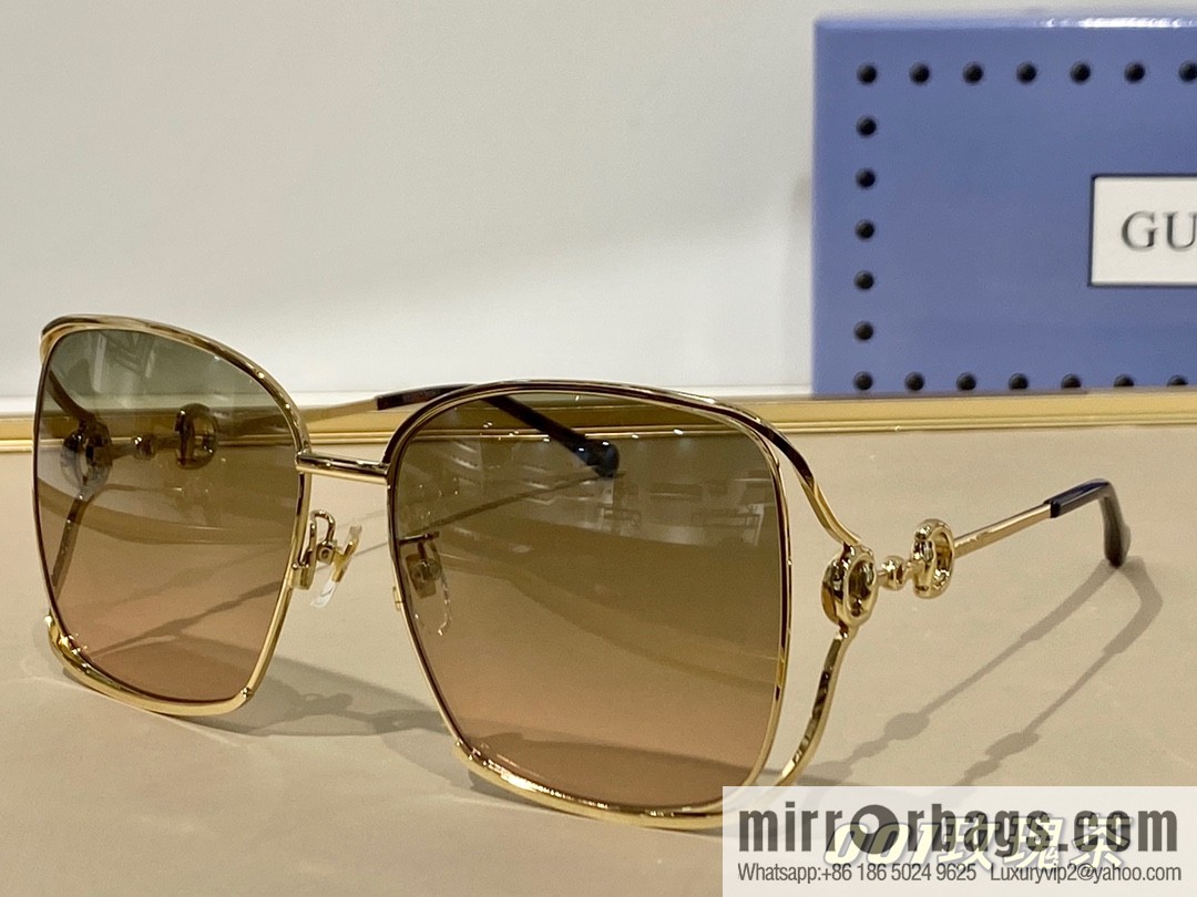 GUCCI Gucci horseshoe buckle temple plate sunglasses