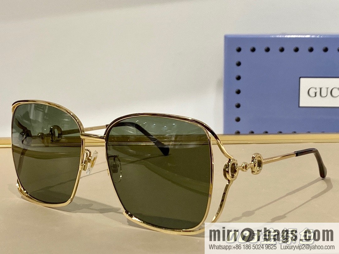 GUCCI Gucci horseshoe buckle temple plate sunglasses