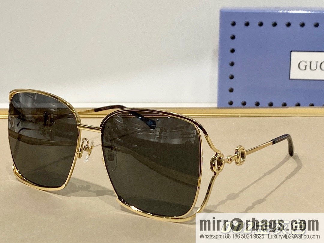 GUCCI Gucci horseshoe buckle temple plate sunglasses