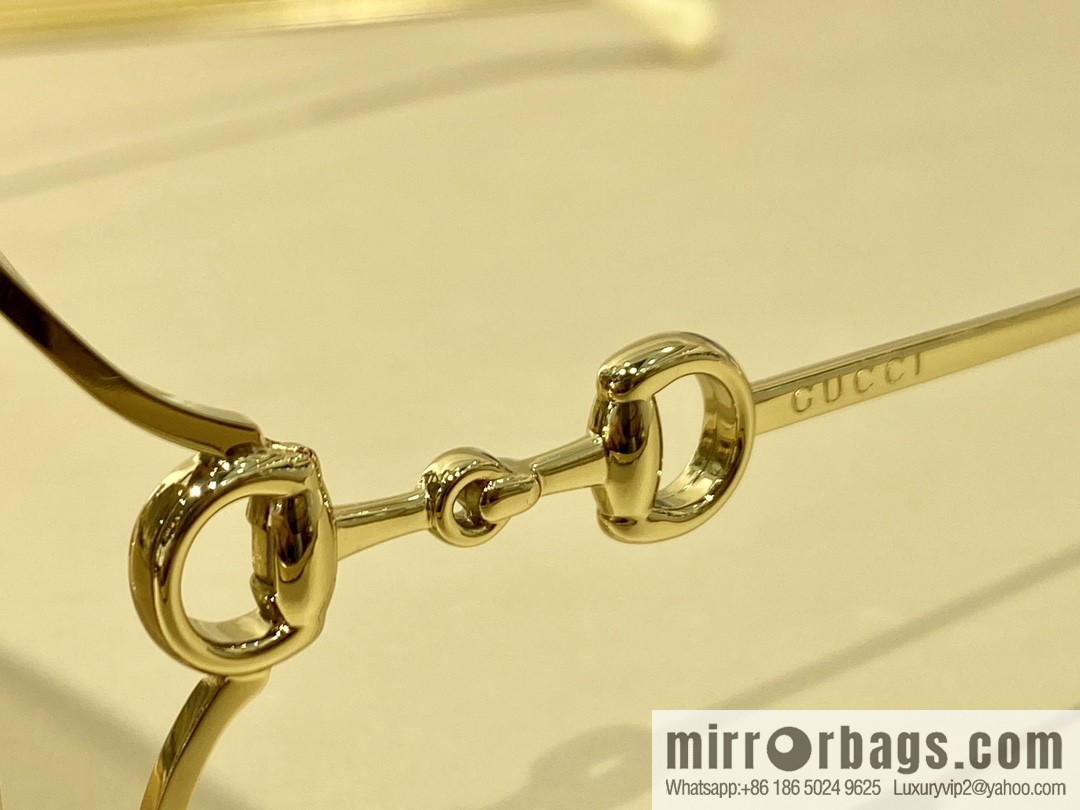 GUCCI Gucci horseshoe buckle temple plate sunglasses