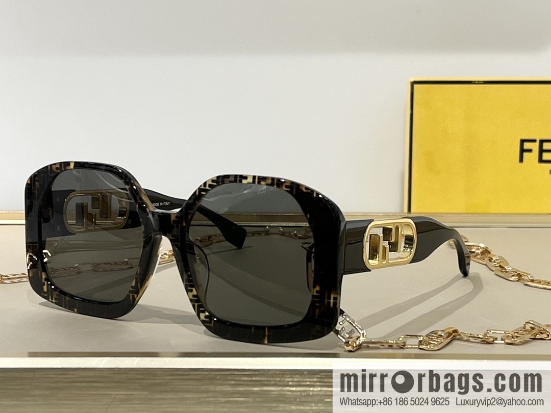 Fendi iconic logo large square sunglasses