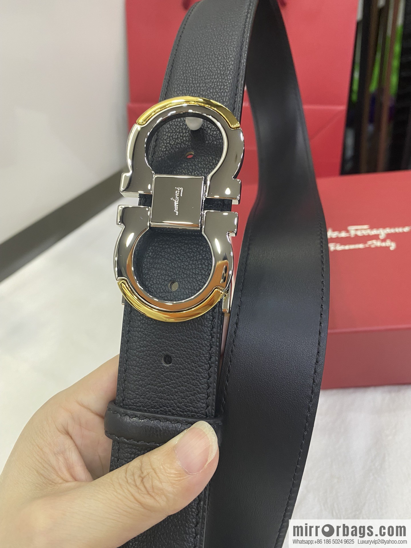 Ferragamo's new 3.5cm Gancio double-circle intercolored edge metal clip buckle, with the first layer of cowhide belt
