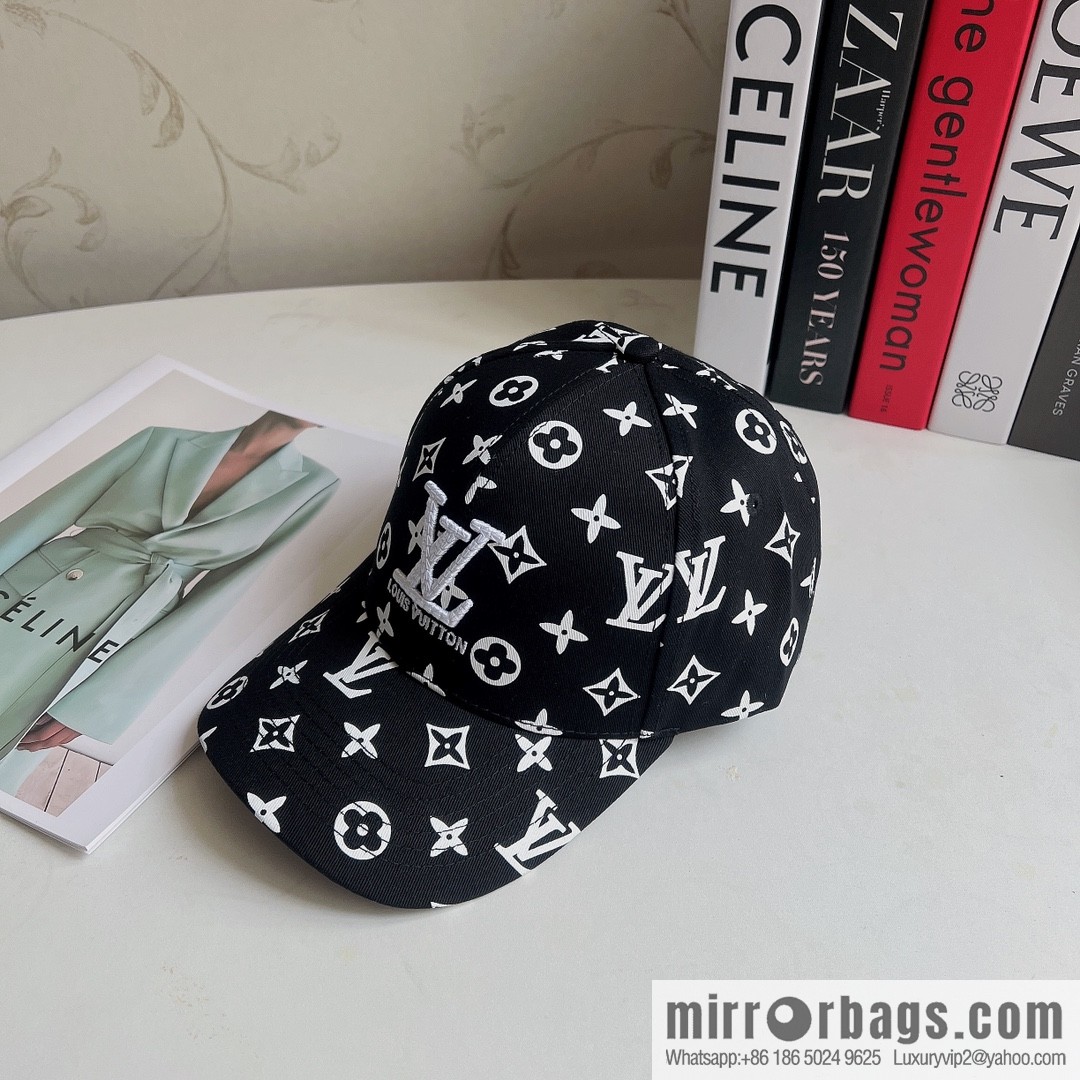 LV Louis Vuitton 2022 spring and summer new full of embroidery craft letters yuppie hardtop baseball cap