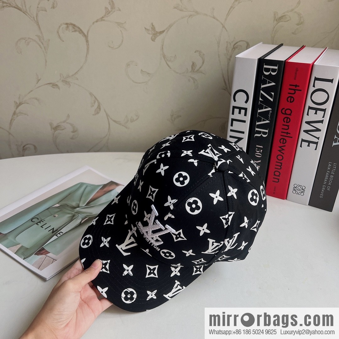 LV Louis Vuitton 2022 spring and summer new full of embroidery craft letters yuppie hardtop baseball cap