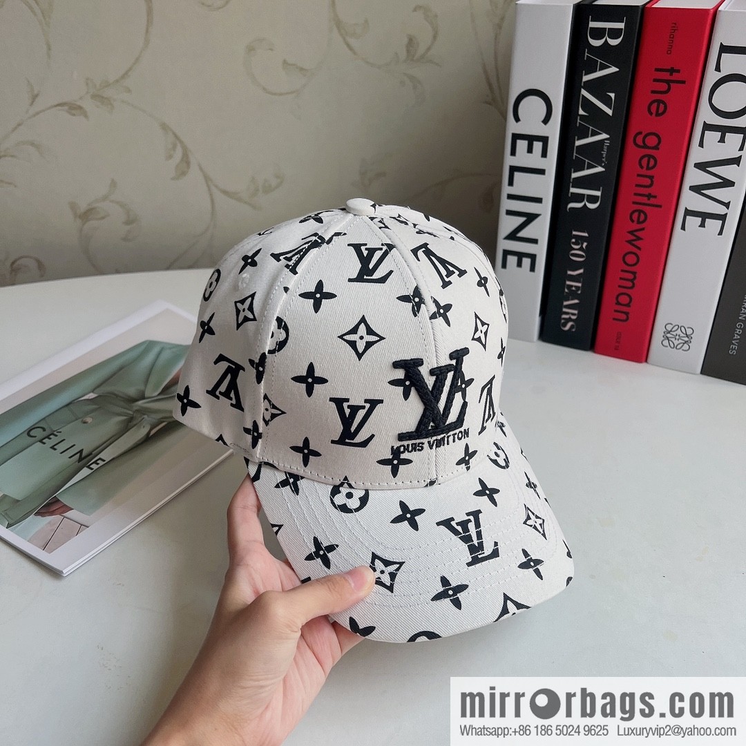 LV Louis Vuitton 2022 spring and summer new full of embroidery craft letters yuppie hardtop baseball cap