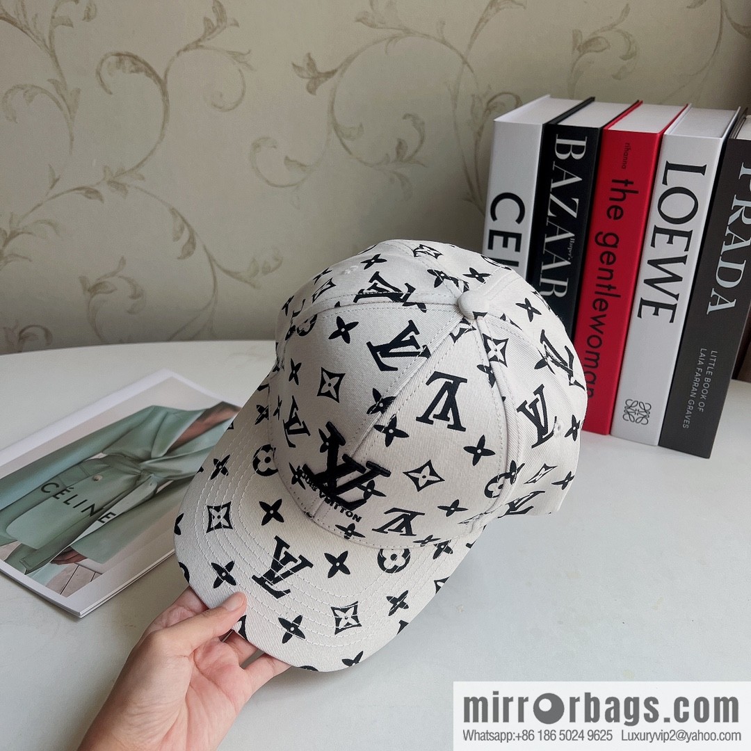LV Louis Vuitton 2022 spring and summer new full of embroidery craft letters yuppie hardtop baseball cap