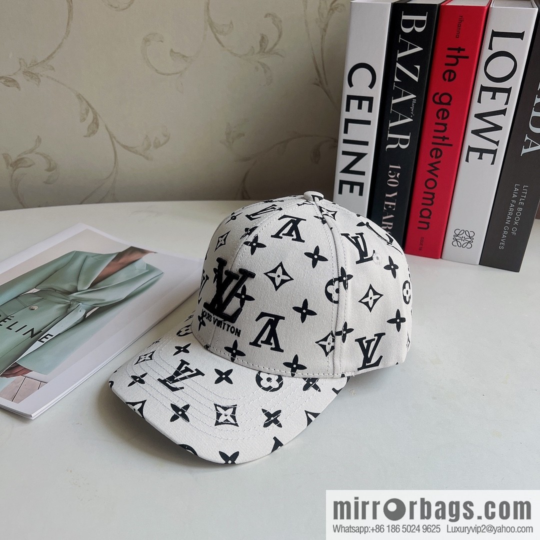 LV Louis Vuitton 2022 spring and summer new full of embroidery craft letters yuppie hardtop baseball cap