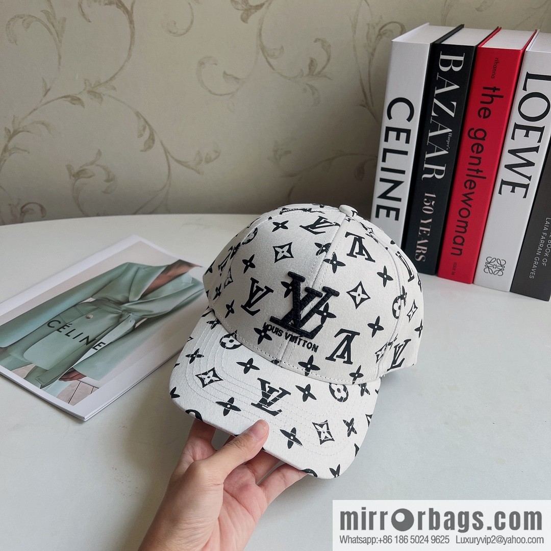 LV Louis Vuitton 2022 spring and summer new full of embroidery craft letters yuppie hardtop baseball cap