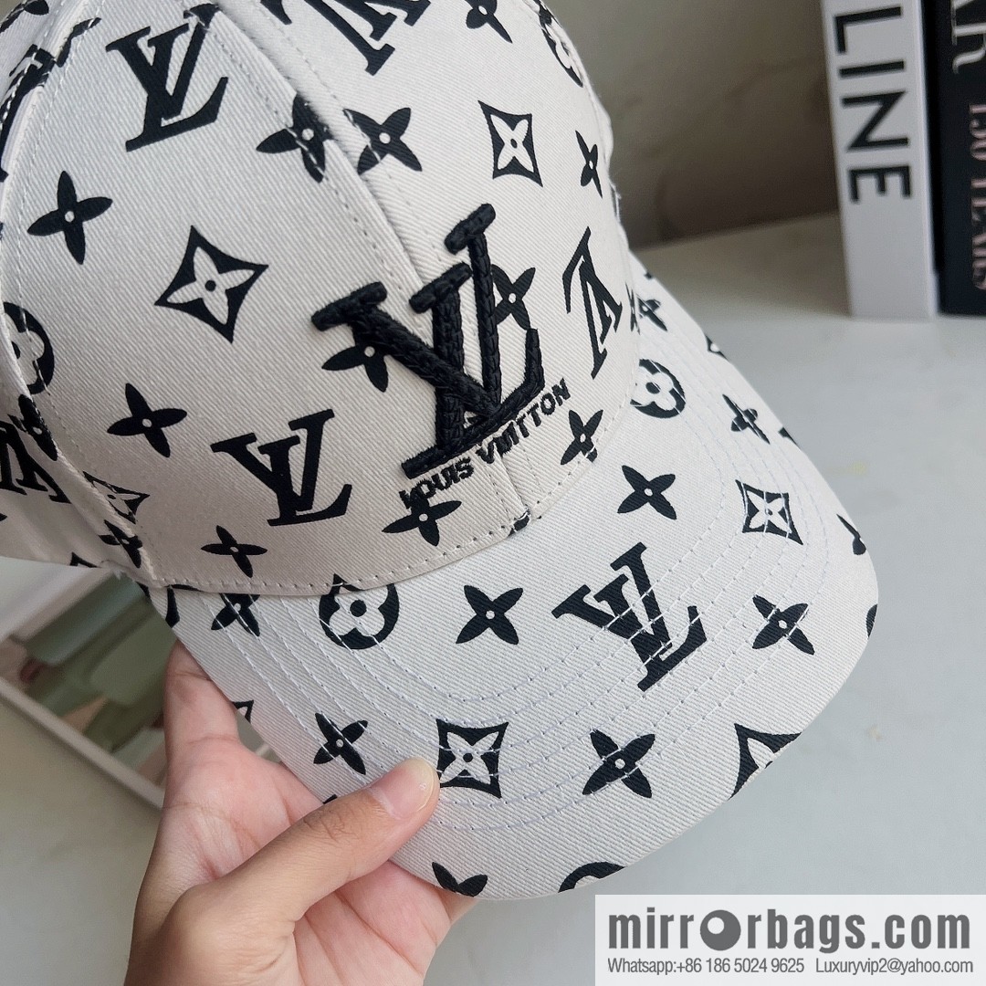 LV Louis Vuitton 2022 spring and summer new full of embroidery craft letters yuppie hardtop baseball cap