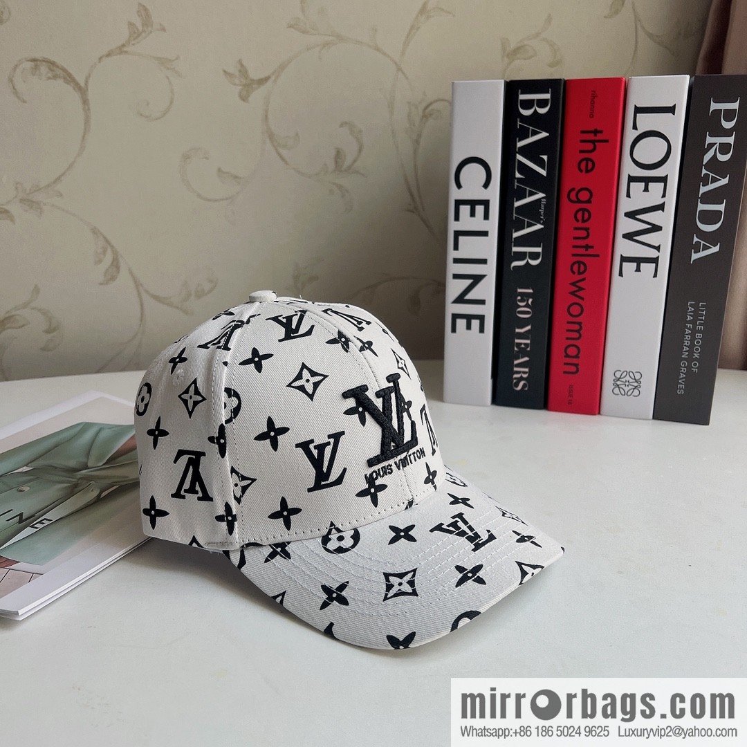 LV Louis Vuitton 2022 spring and summer new full of embroidery craft letters yuppie hardtop baseball cap