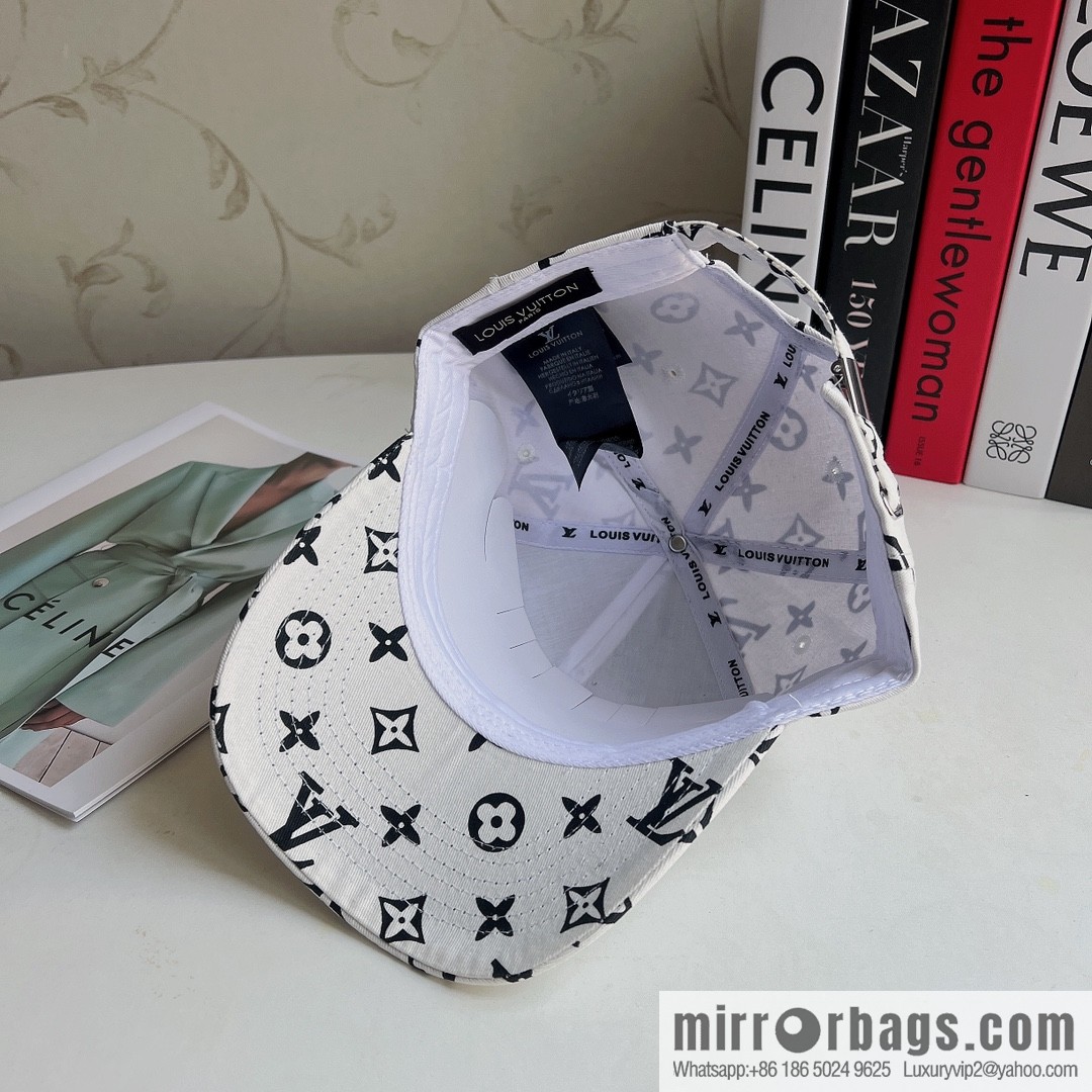 LV Louis Vuitton 2022 spring and summer new full of embroidery craft letters yuppie hardtop baseball cap