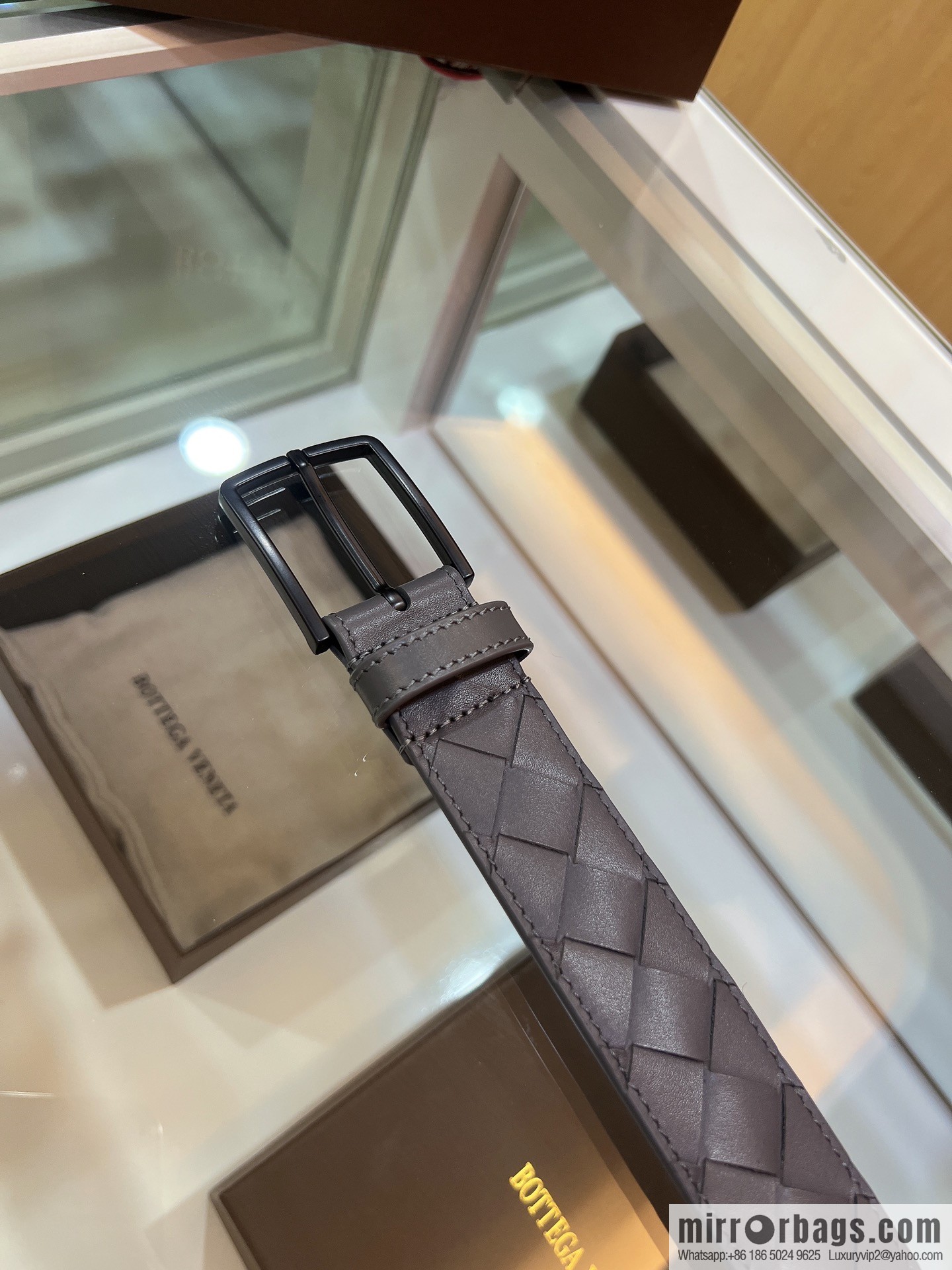BV Baodian Replica Luxury Handbag, imported cowhide with hand-woven sand needle buckle men's 3.5cm belt