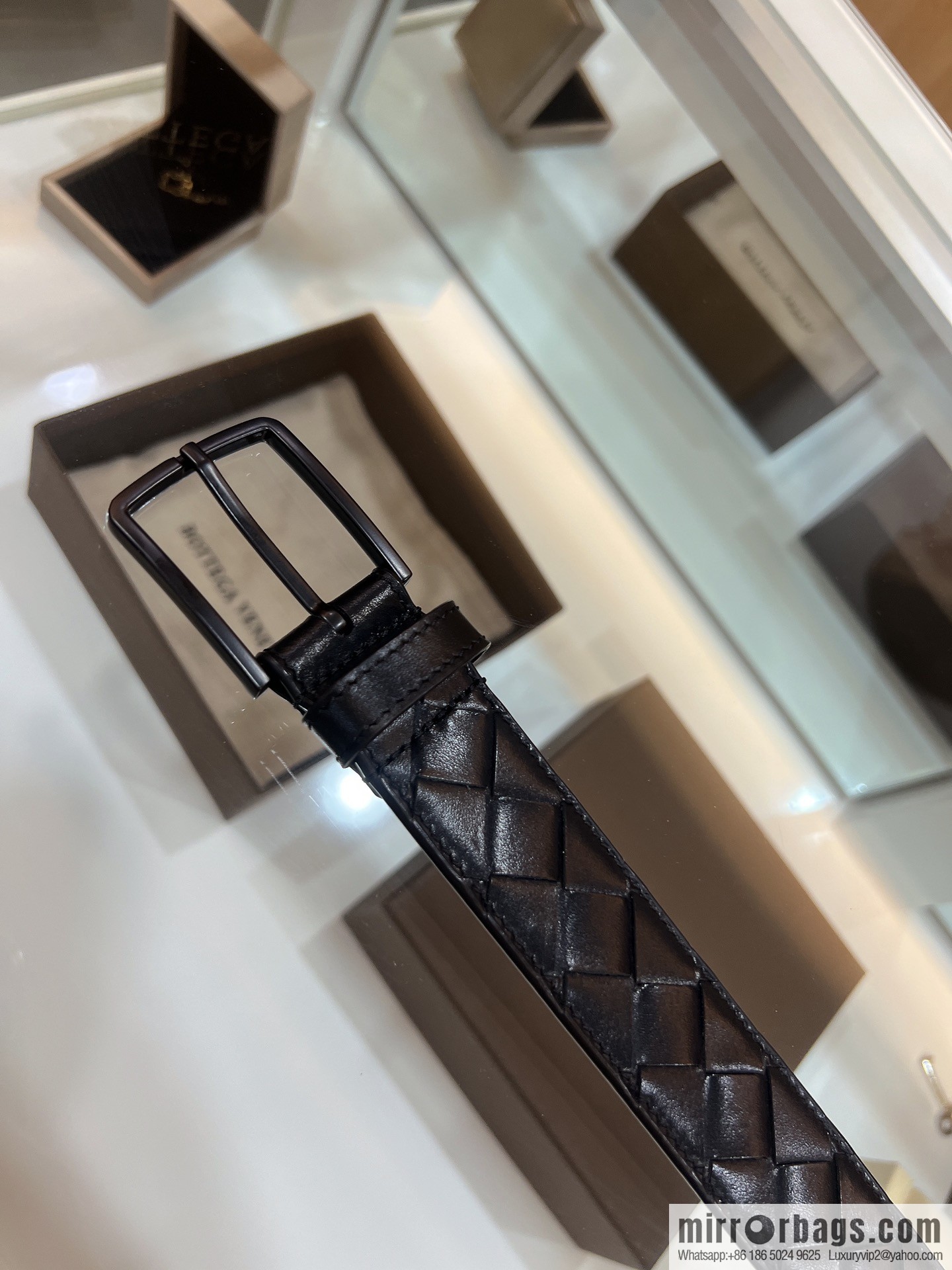 BV Baodian Replica Luxury Handbag, imported cowhide with hand-woven sand needle buckle men's 3.5cm belt