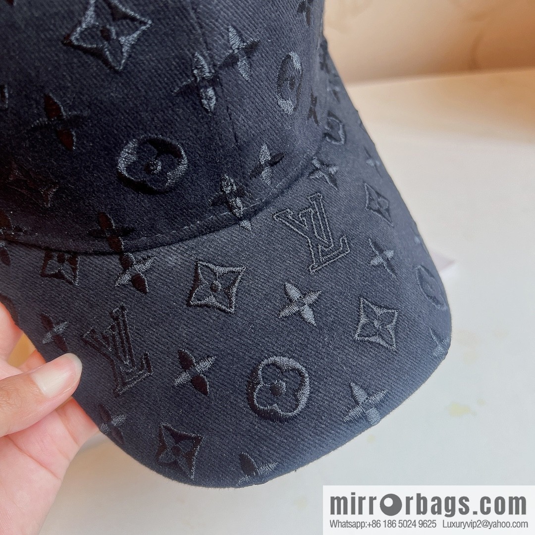 LV Louis Vuitton's new unisex baseball cap