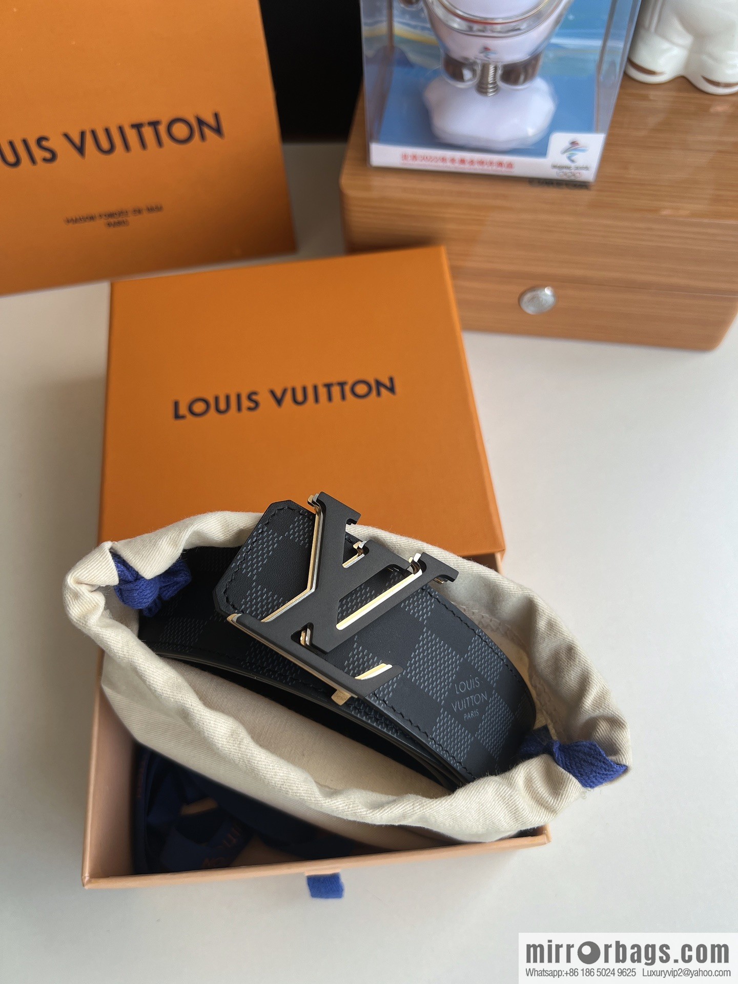 LV/Louis Vuitton, iconic LV Initiales logo men's 40mm belt