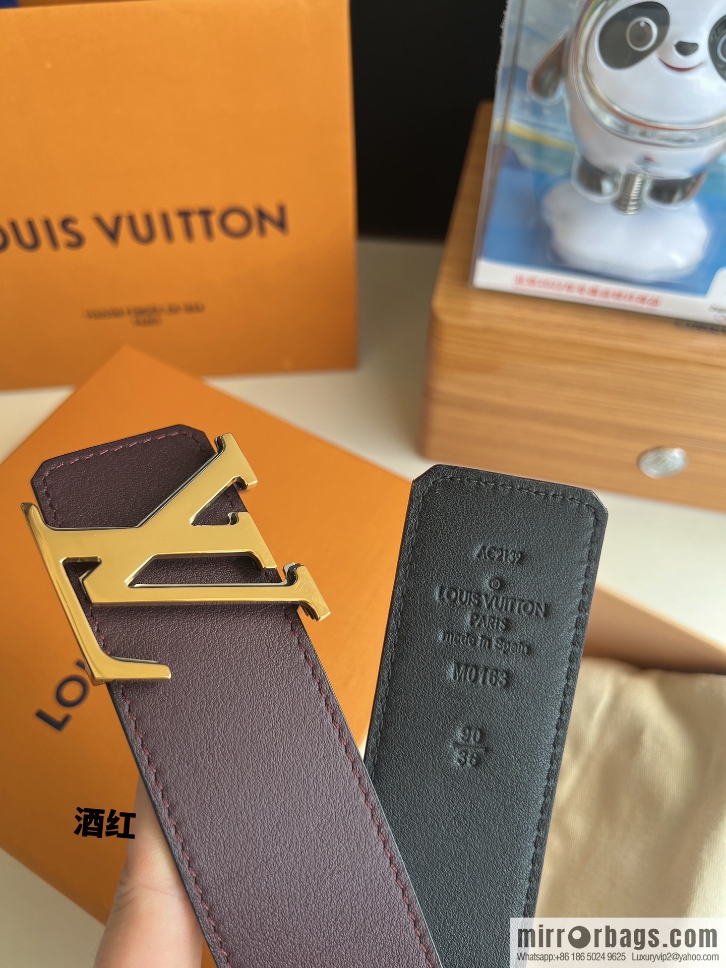 LV/Louis Vuitton, iconic LV Initiales logo men's 40mm belt