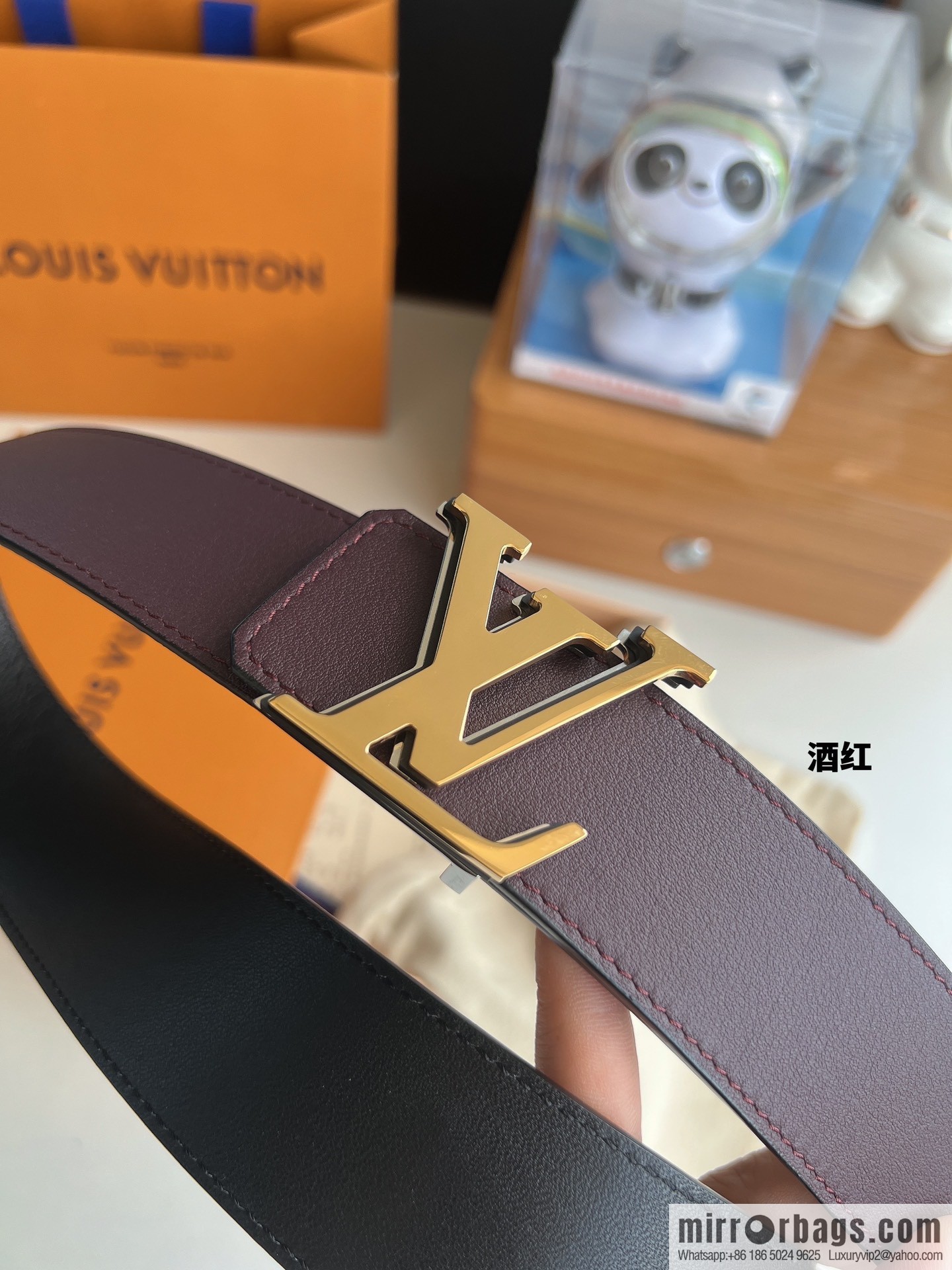 LV/Louis Vuitton, iconic LV Initiales logo men's 40mm belt