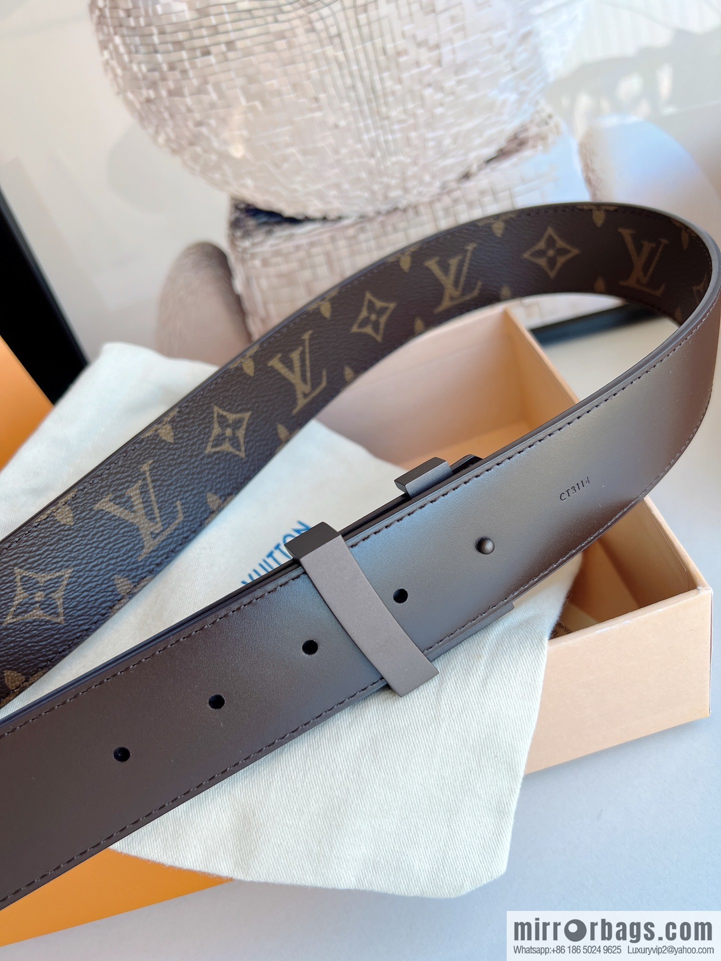 LV/Louis Vuitton Monogram Canvas. Damier Canvas Men's Belt
