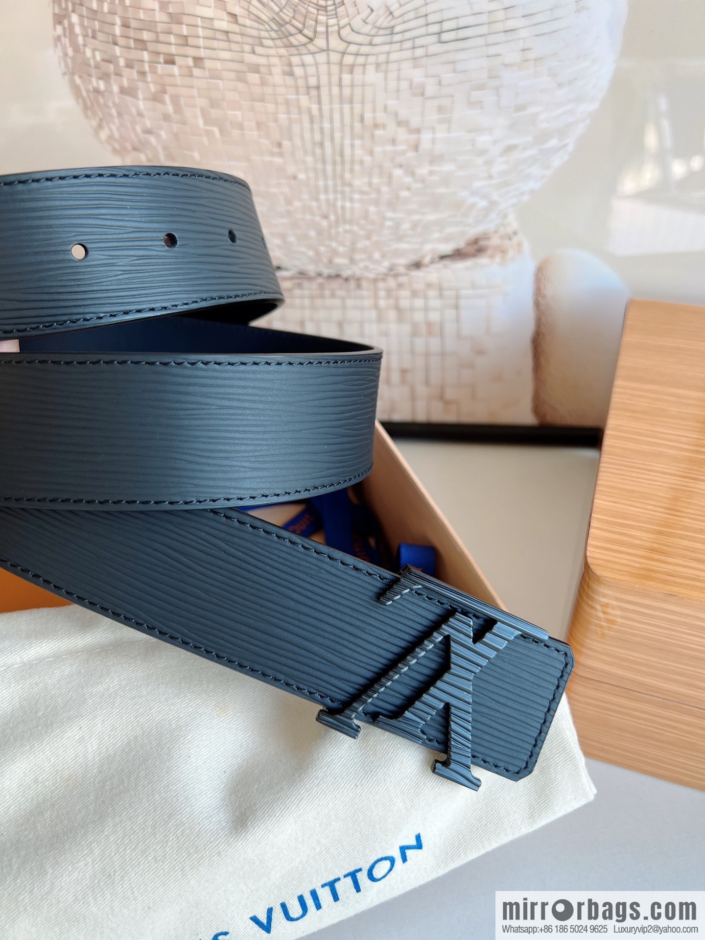 LV/Louis Vuitton, original quality LV Initiales. 40mm black water ripple belt