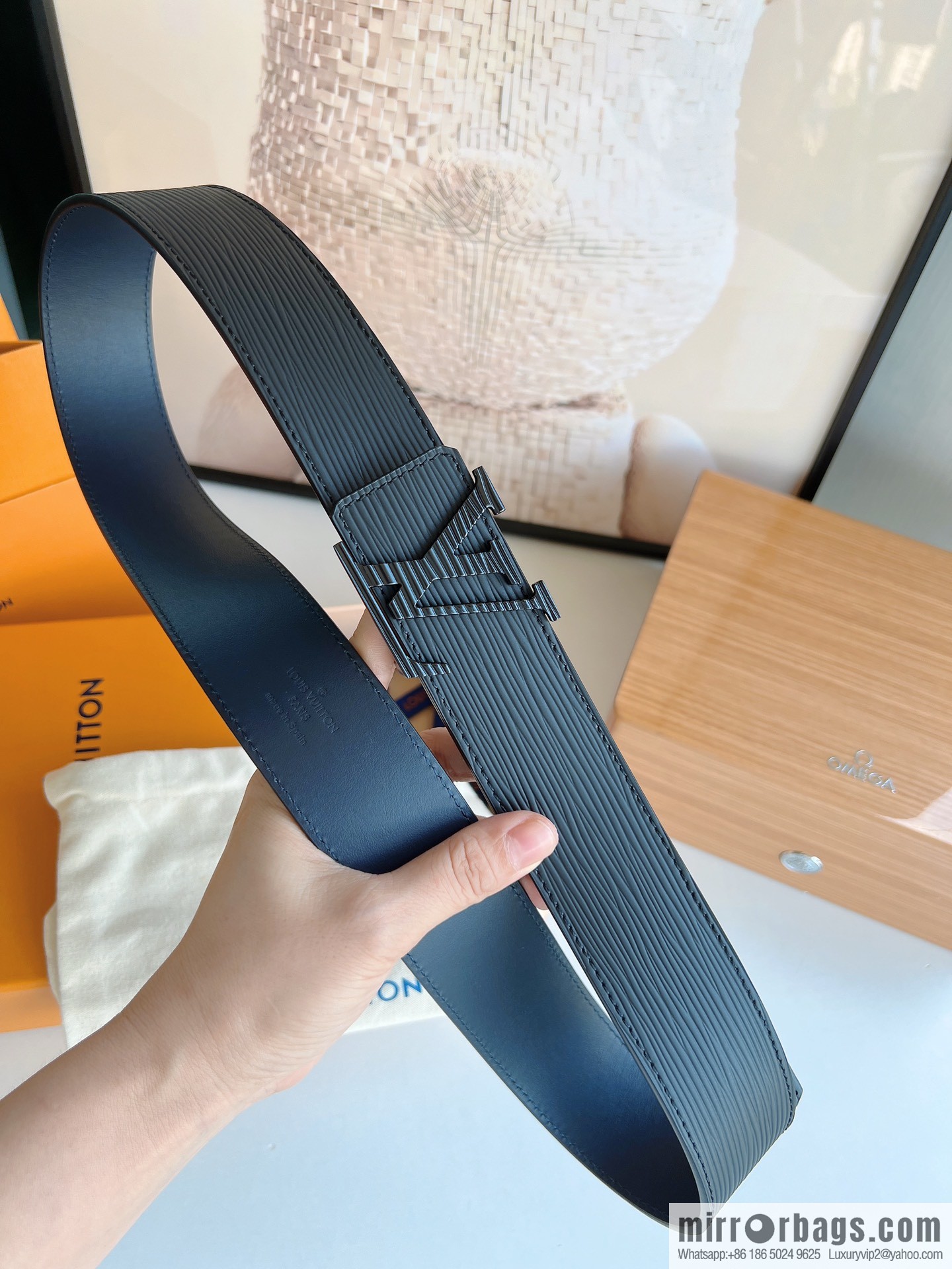 LV/Louis Vuitton, original quality LV Initiales. 40mm black water ripple belt
