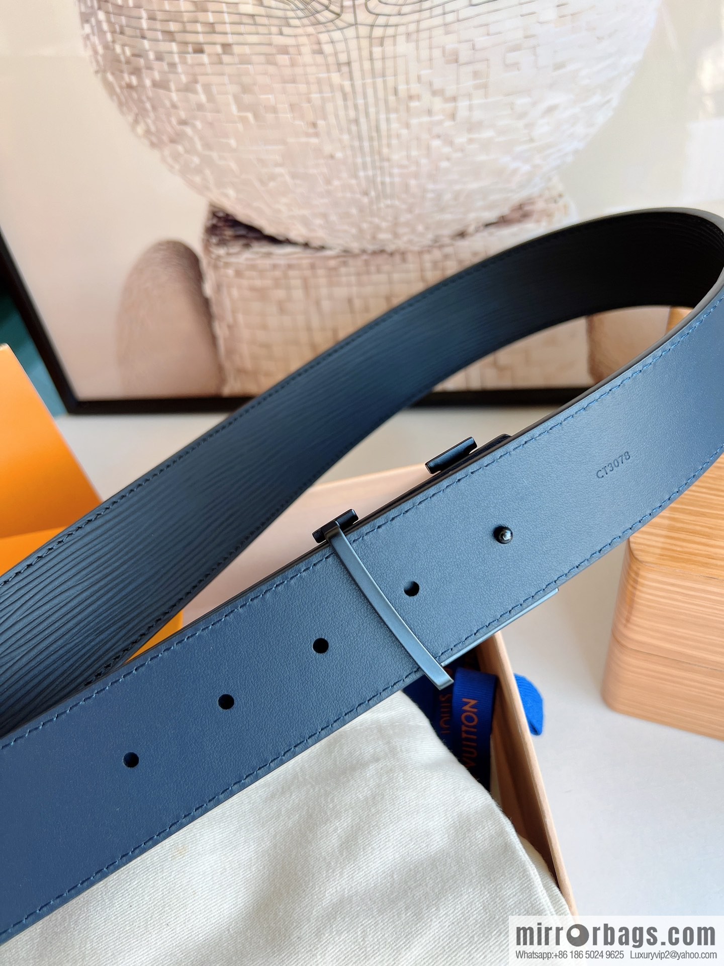 LV/Louis Vuitton, original quality LV Initiales. 40mm black water ripple belt