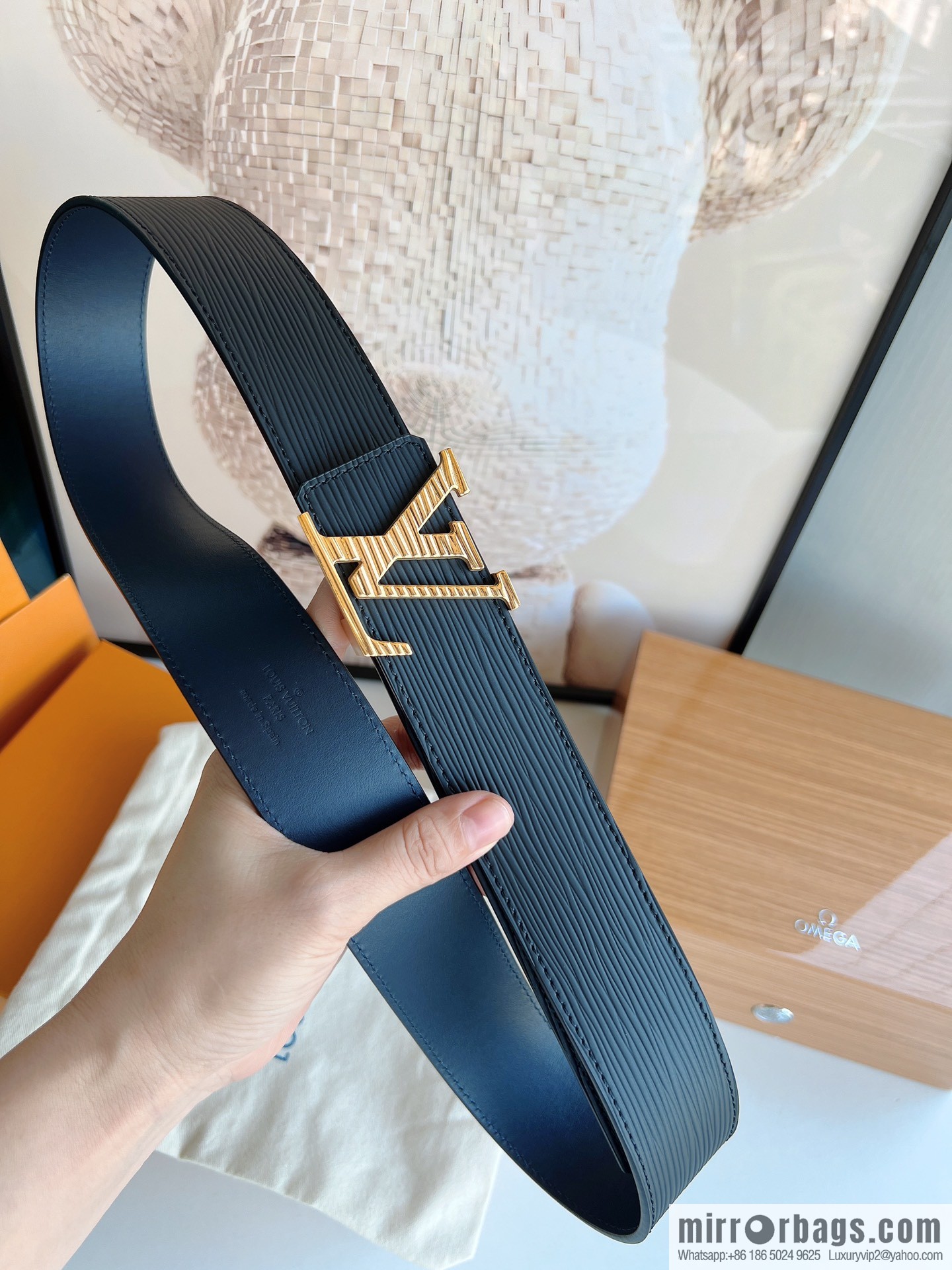 LV/Louis Vuitton, original quality LV Initiales. 40mm black water ripple belt