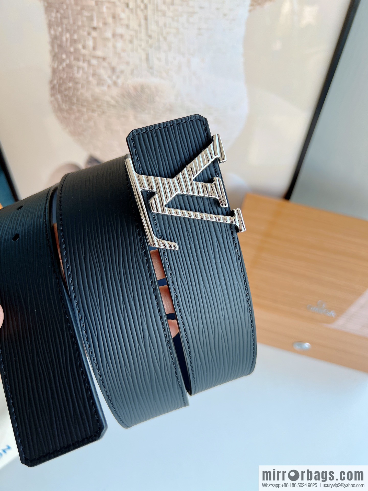 LV/Louis Vuitton, original quality LV Initiales. 40mm black water ripple belt