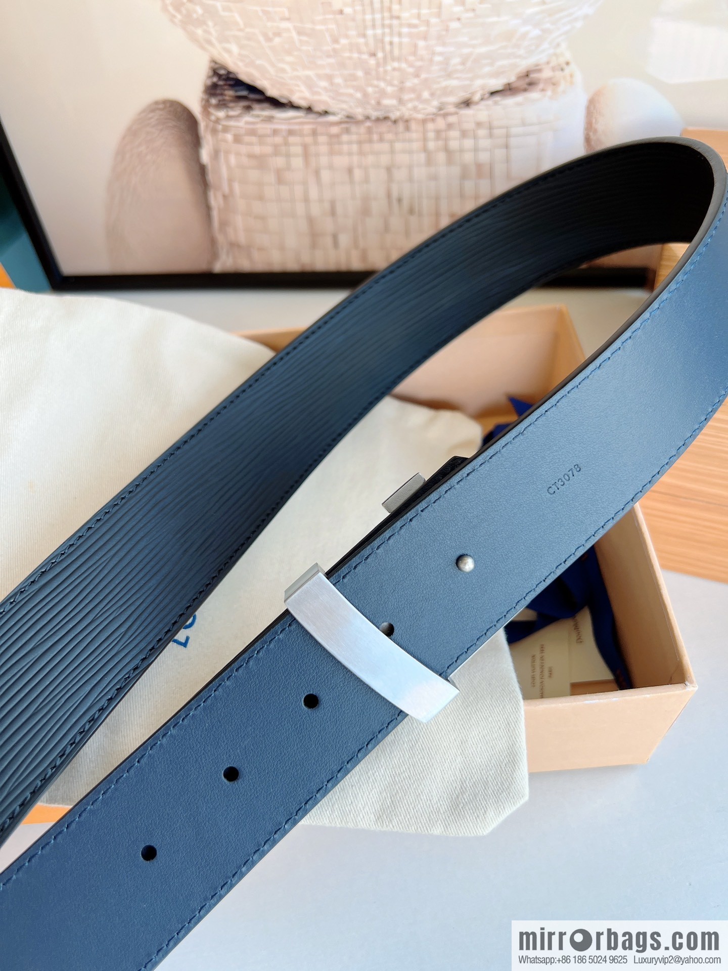 LV/Louis Vuitton, original quality LV Initiales. 40mm black water ripple belt