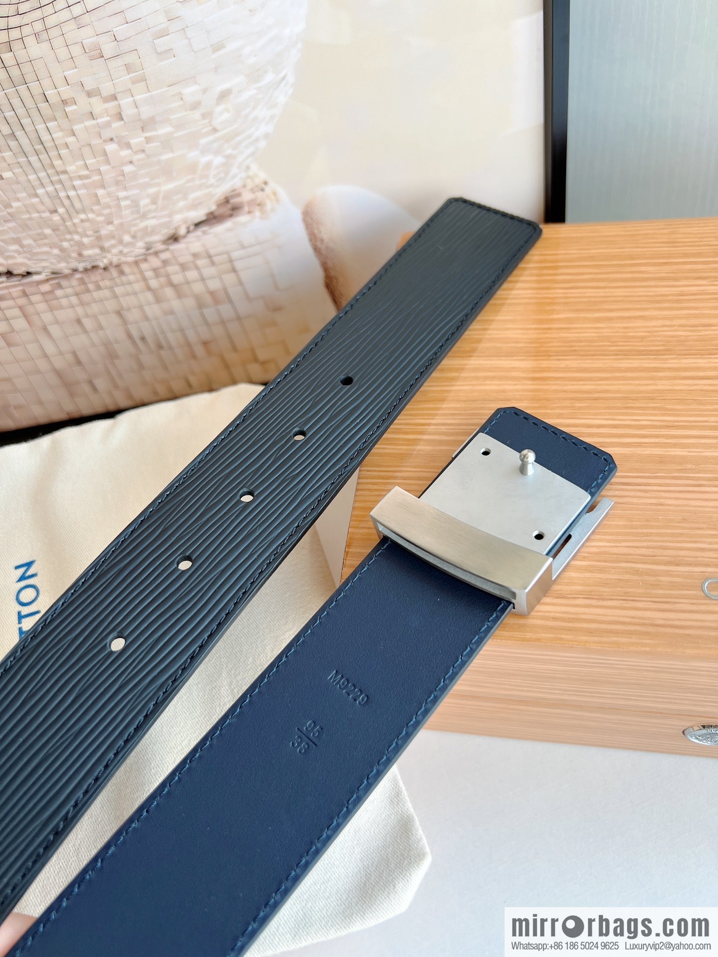 LV/Louis Vuitton, original quality LV Initiales. 40mm black water ripple belt