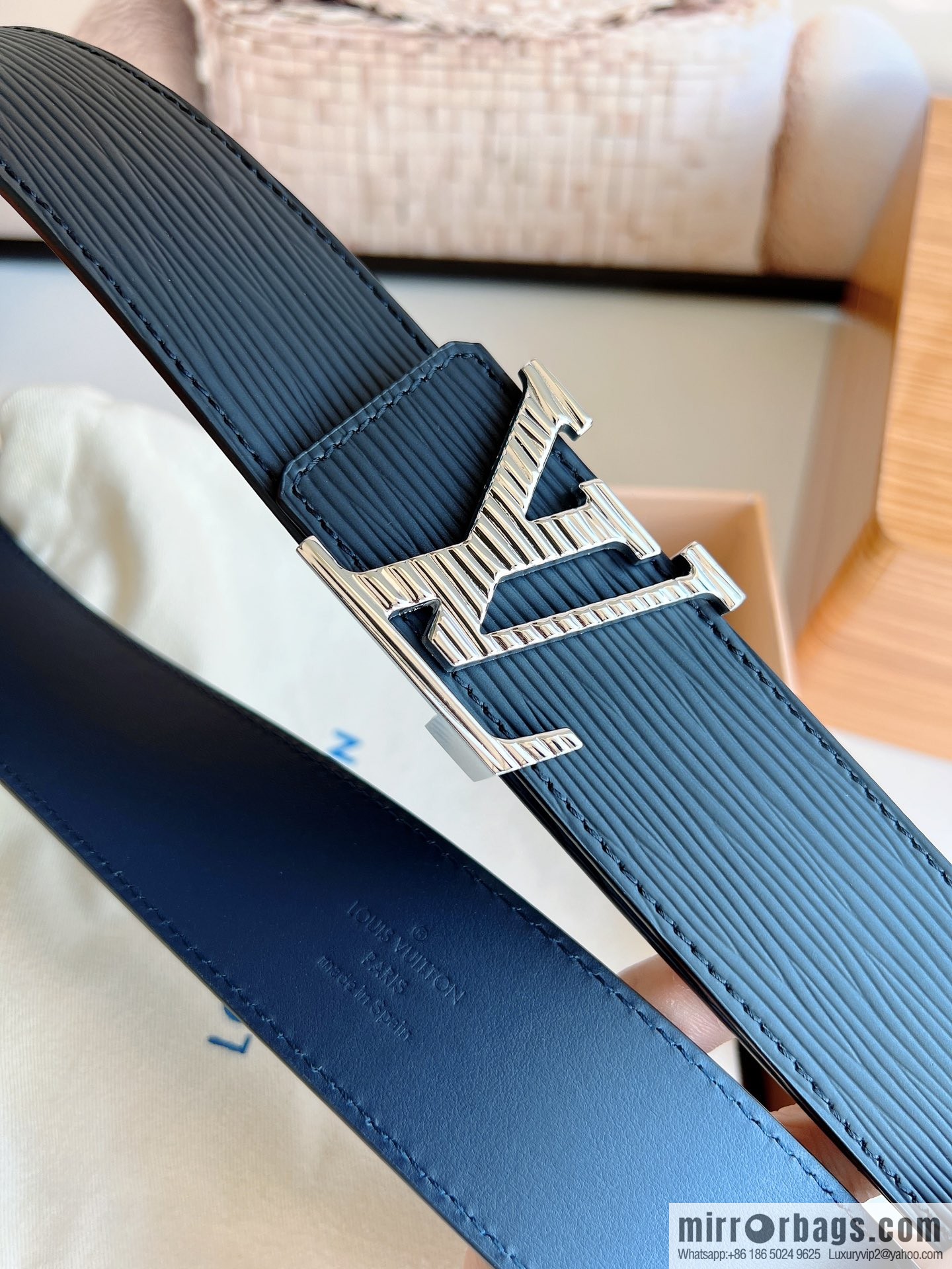 LV/Louis Vuitton, original quality LV Initiales. 40mm black water ripple belt