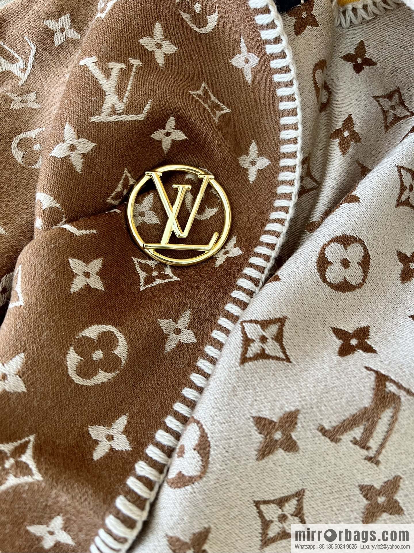LV Louis Vuitton Embrace Letter Jacquard Cloak M77382