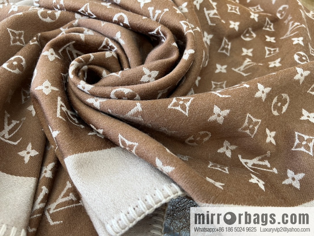 LV Louis Vuitton Embrace Letter Jacquard Cloak M77382