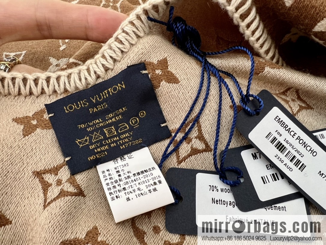 LV Louis Vuitton Embrace Letter Jacquard Cloak M77382
