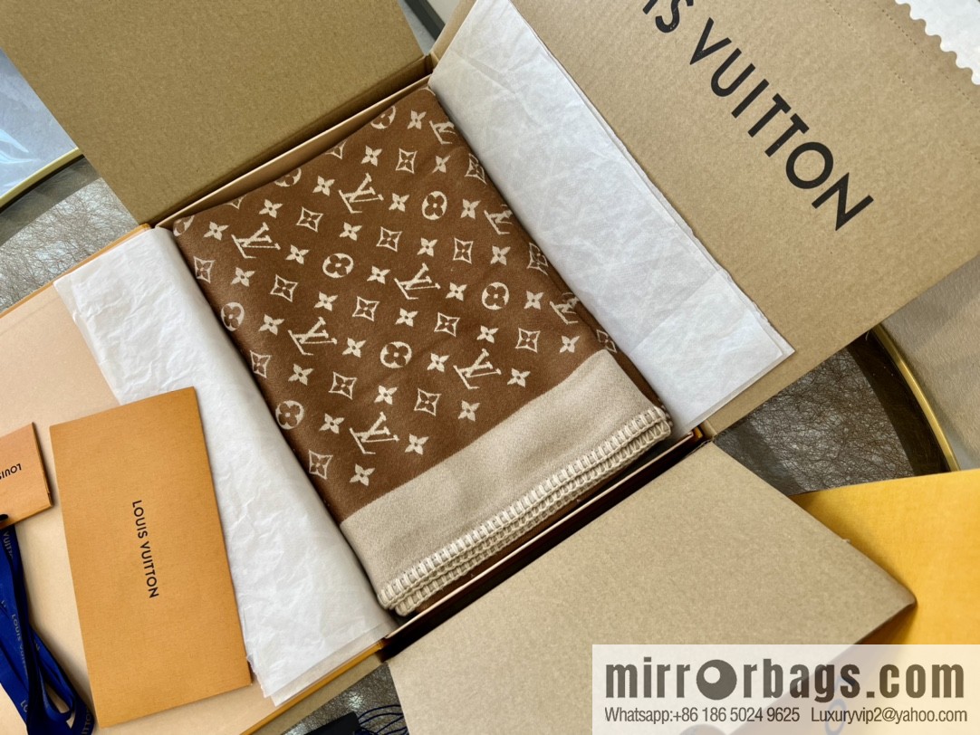 LV Louis Vuitton Embrace Letter Jacquard Cloak M77382
