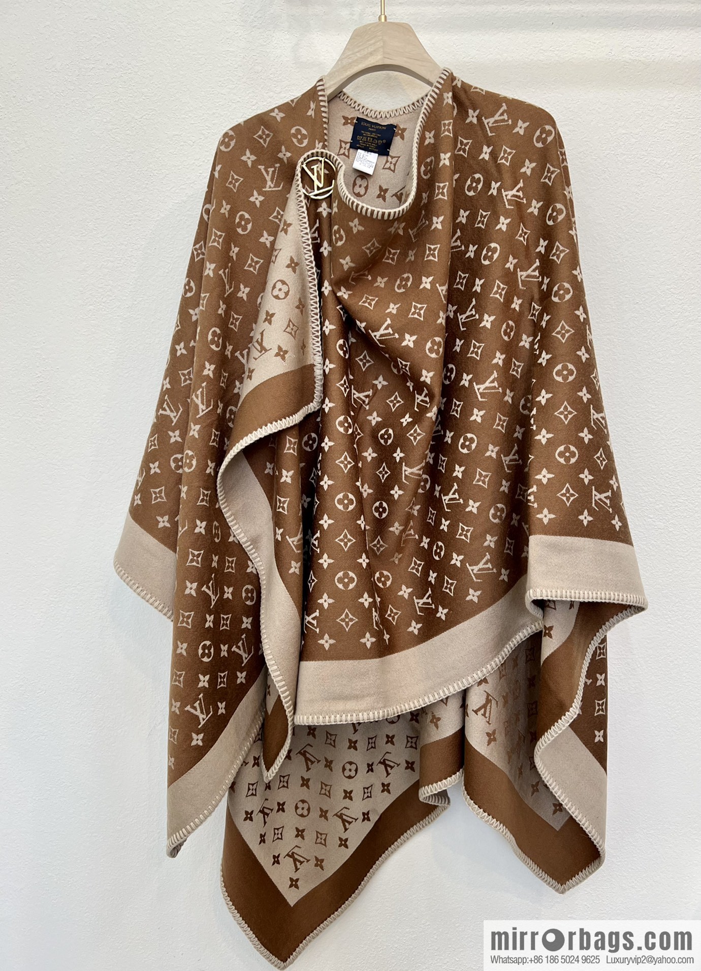 LV Louis Vuitton Embrace Letter Jacquard Cloak M77382
