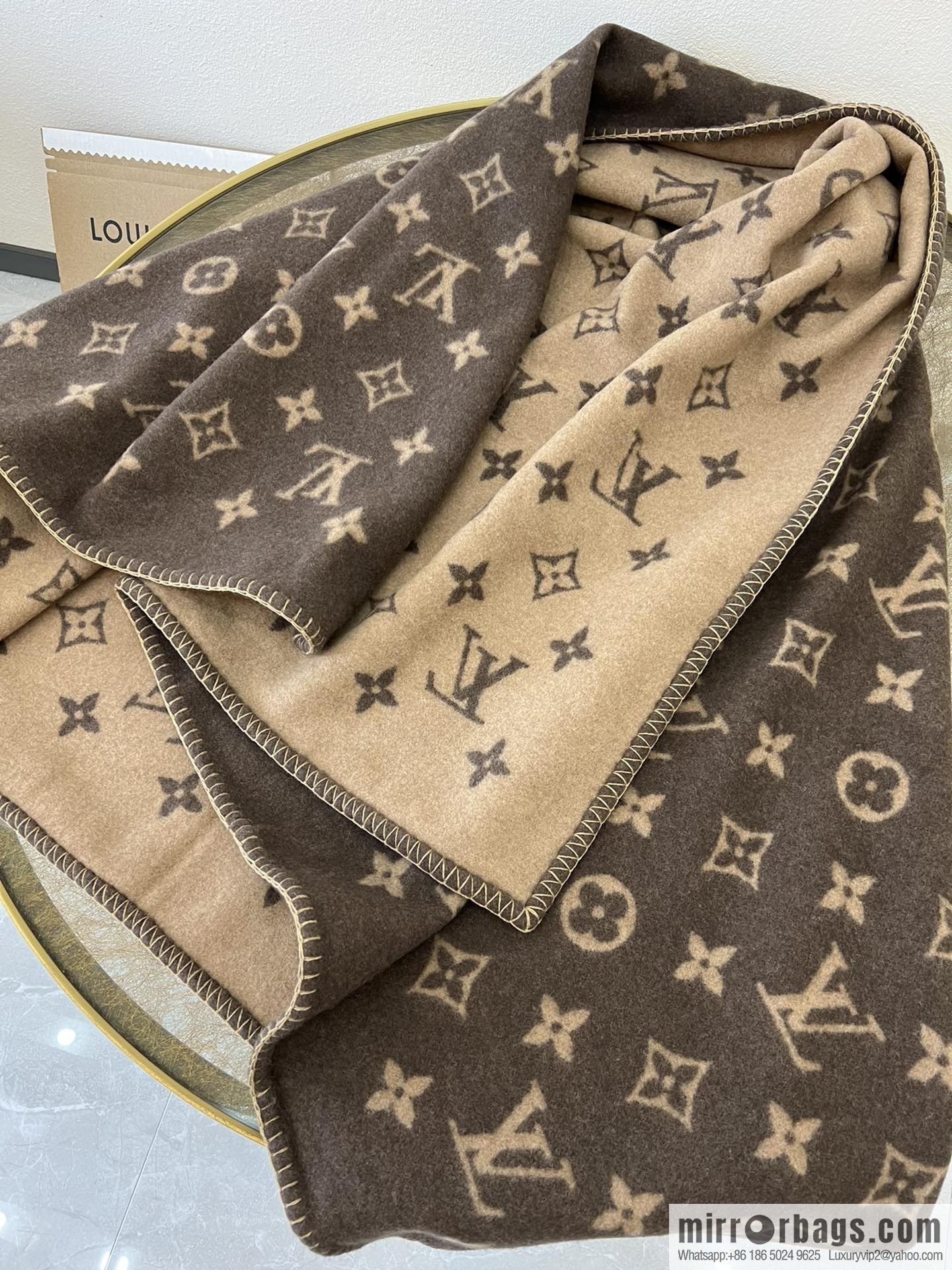 LV Louis Vuitton Neo monogram blanket m70439