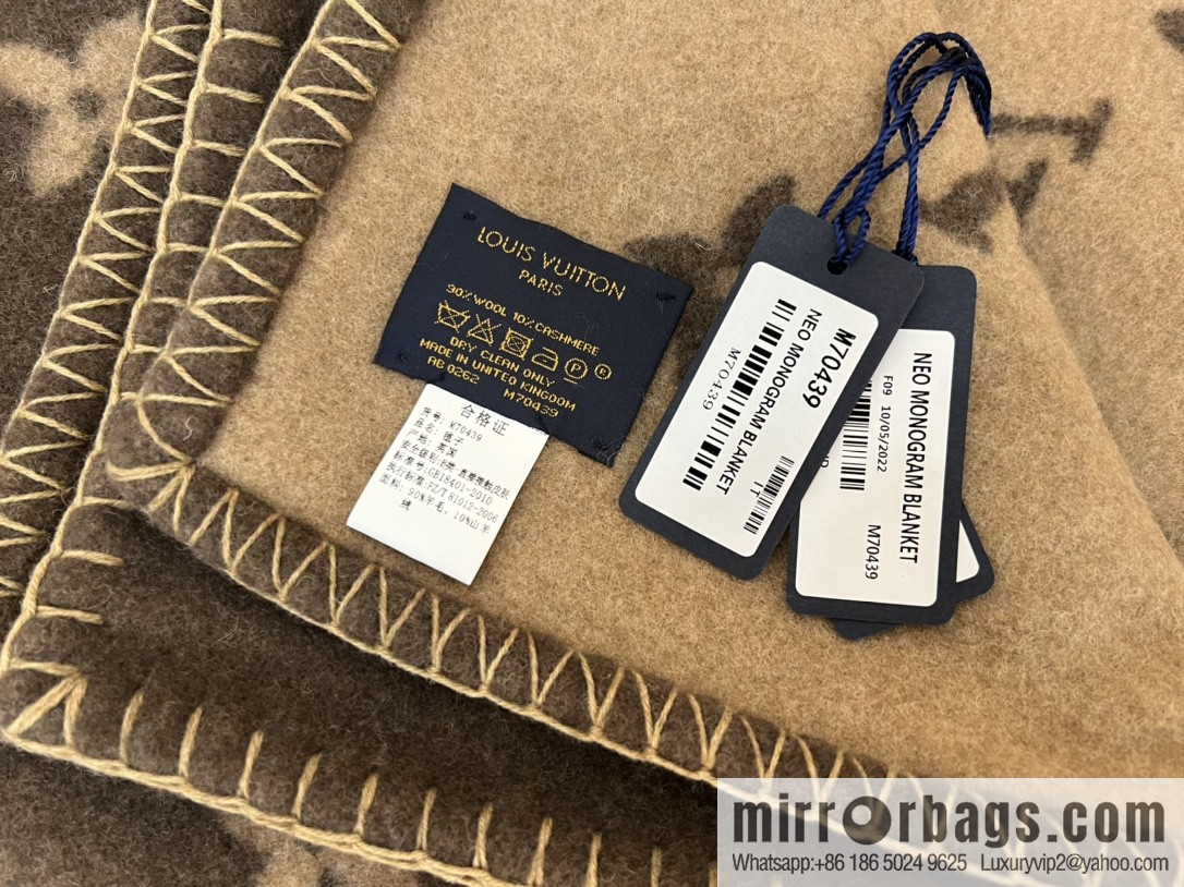 LV Louis Vuitton Neo monogram blanket m70439