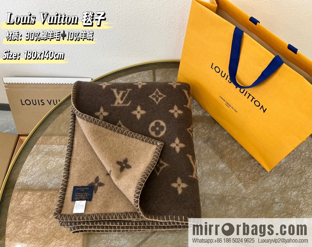 LV Louis Vuitton Neo monogram blanket m70439