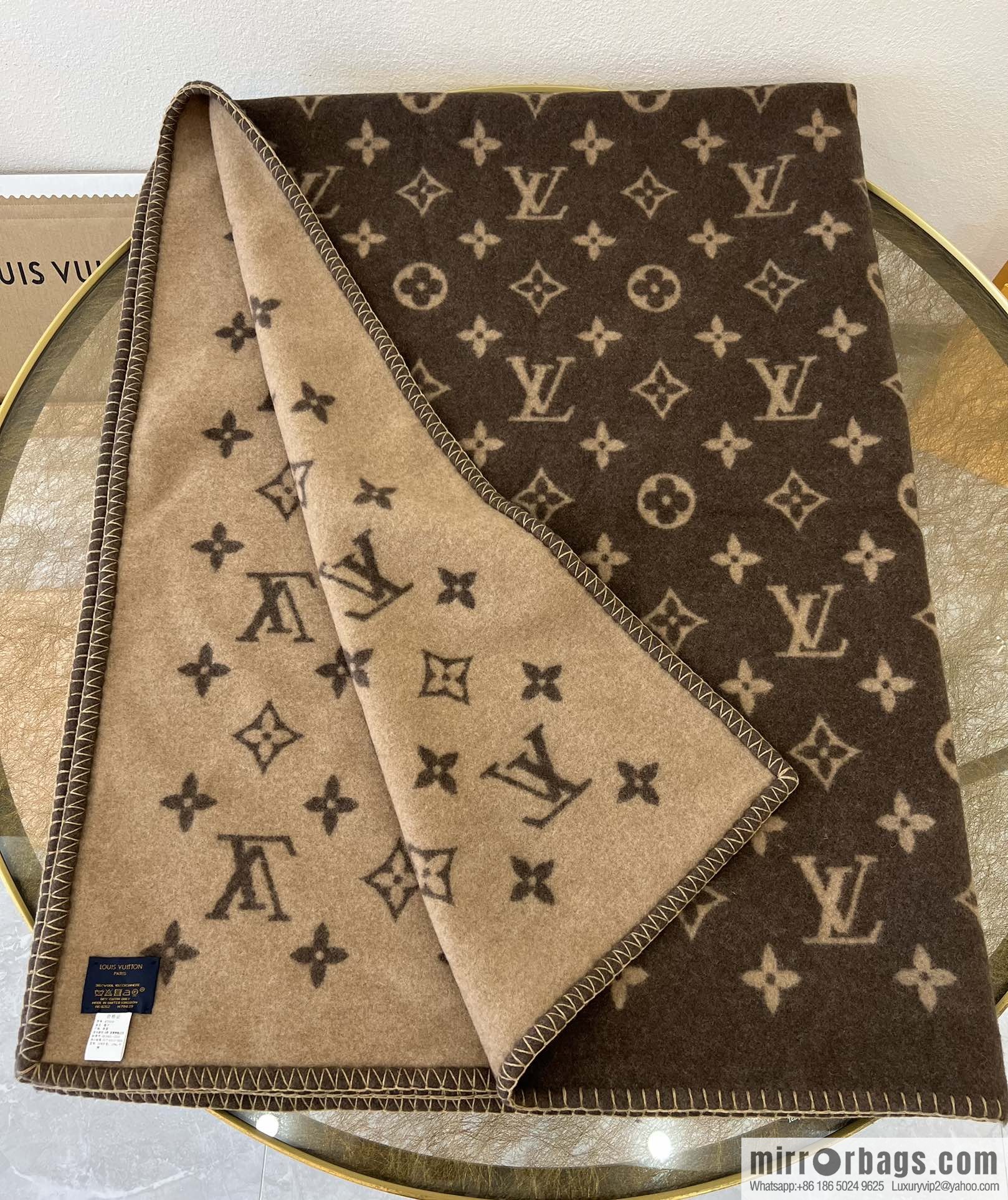 LV Louis Vuitton Neo monogram blanket m70439