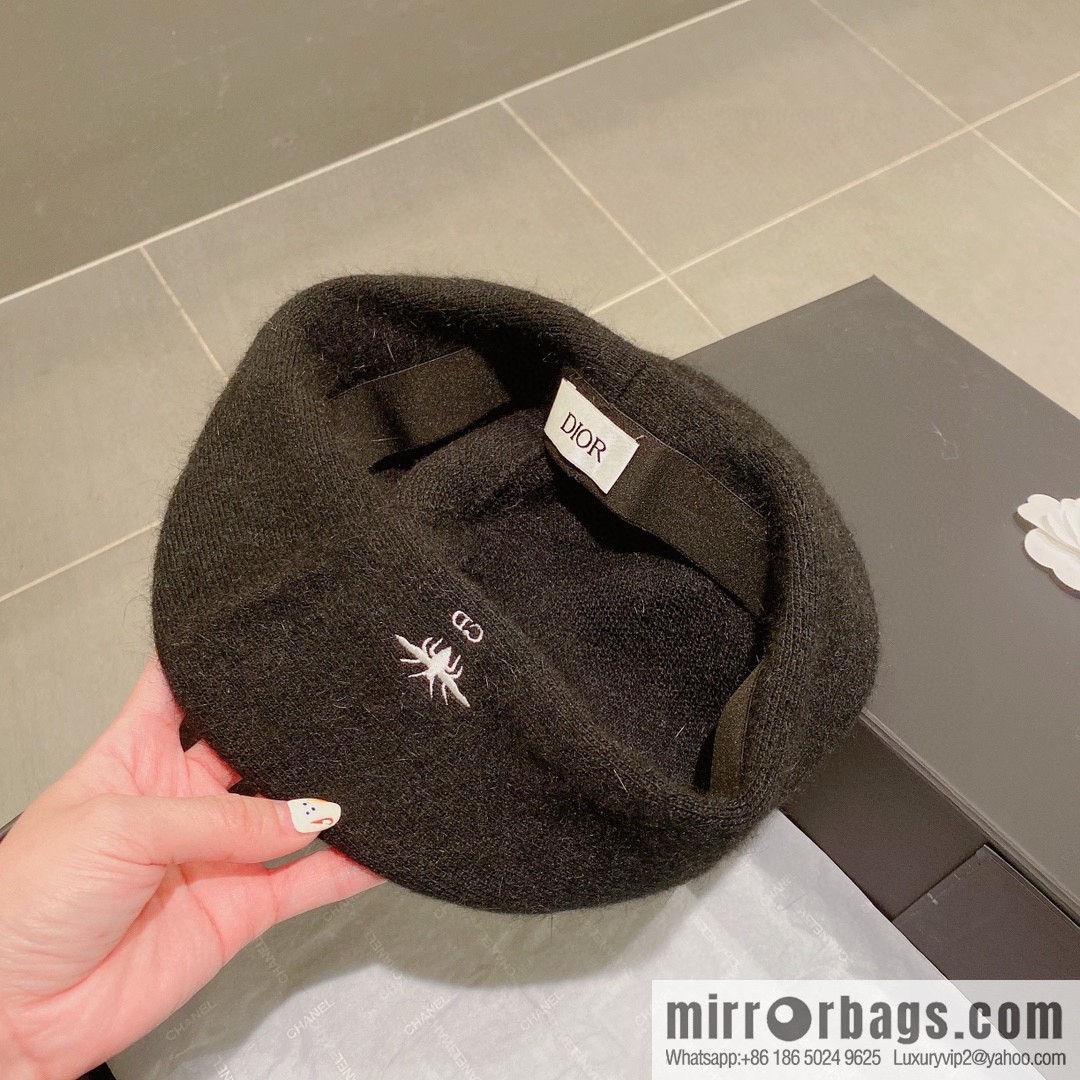 Dior 2022 autumn and winter new knitted rabbit fur beret