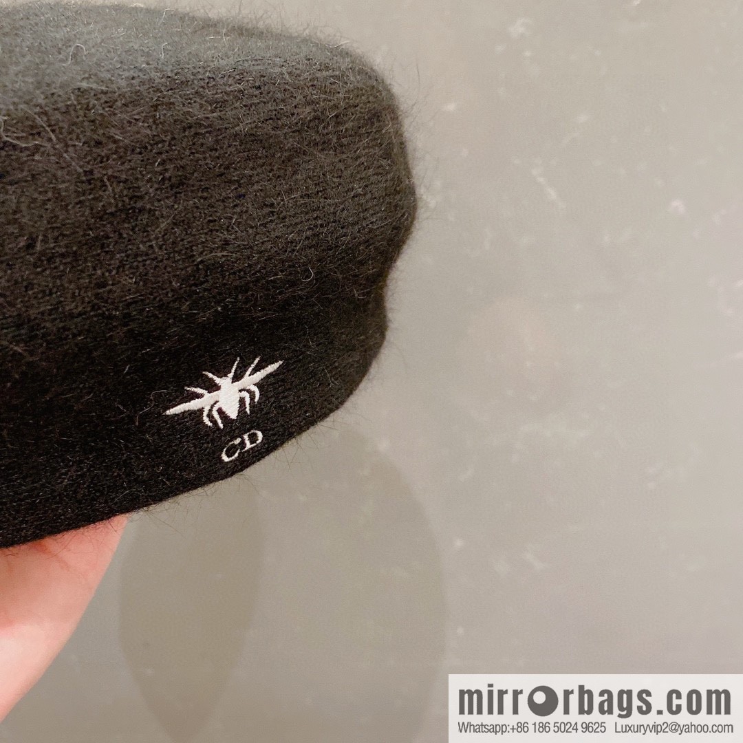 Dior 2022 autumn and winter new knitted rabbit fur beret