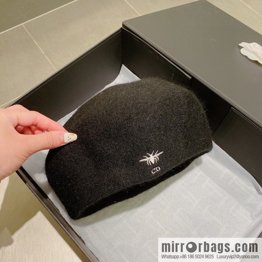 Dior 2022 autumn and winter new knitted rabbit fur beret