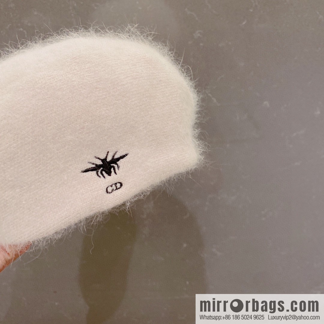 Dior 2022 autumn and winter new knitted rabbit fur beret