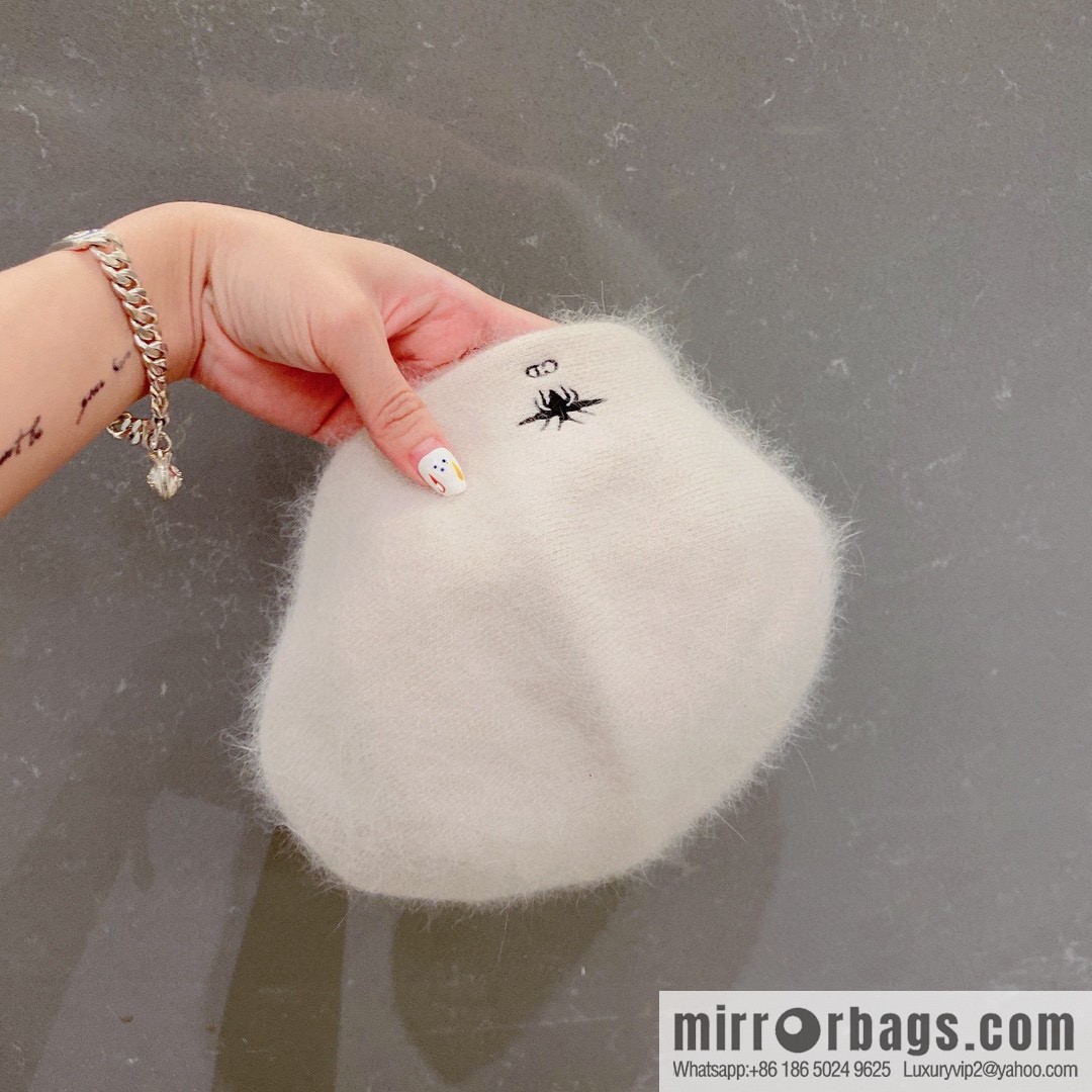 Dior 2022 autumn and winter new knitted rabbit fur beret