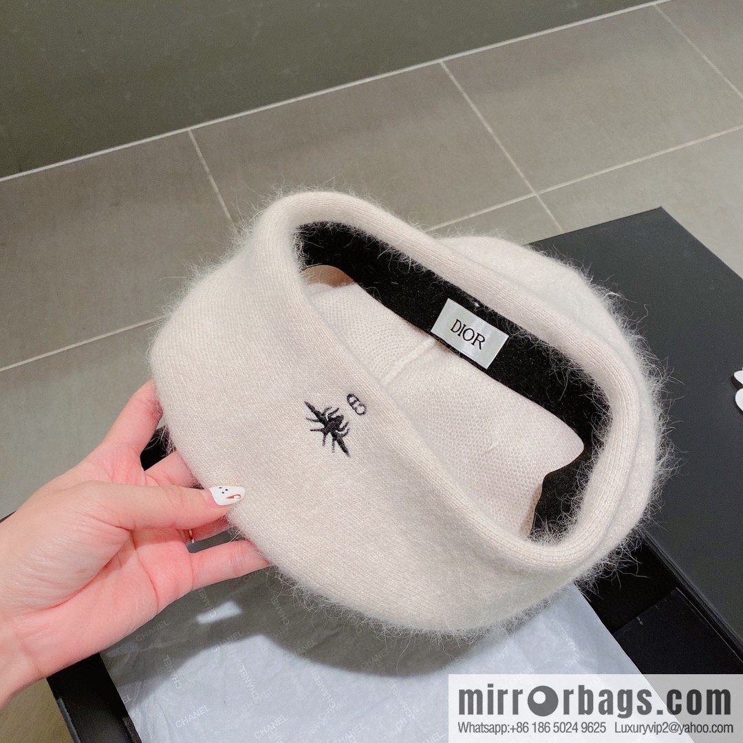 Dior 2022 autumn and winter new knitted rabbit fur beret